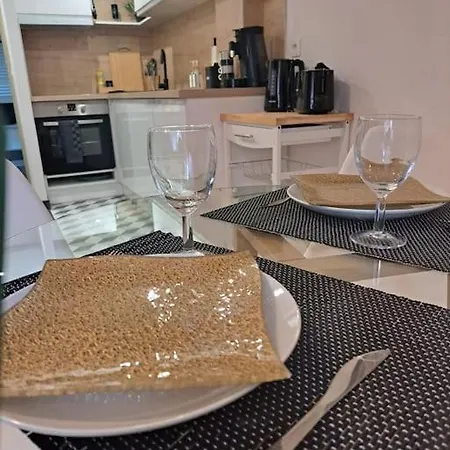 アパート Bel Appartement, セレスタ